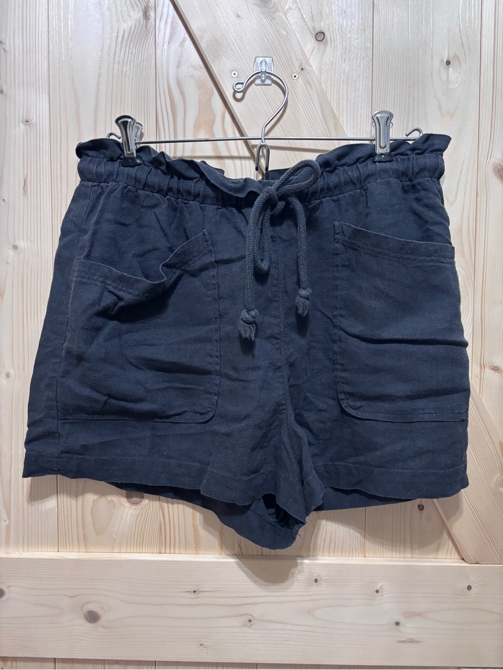 Universal Thread Black Drawstring Pocket Athletic Shorts